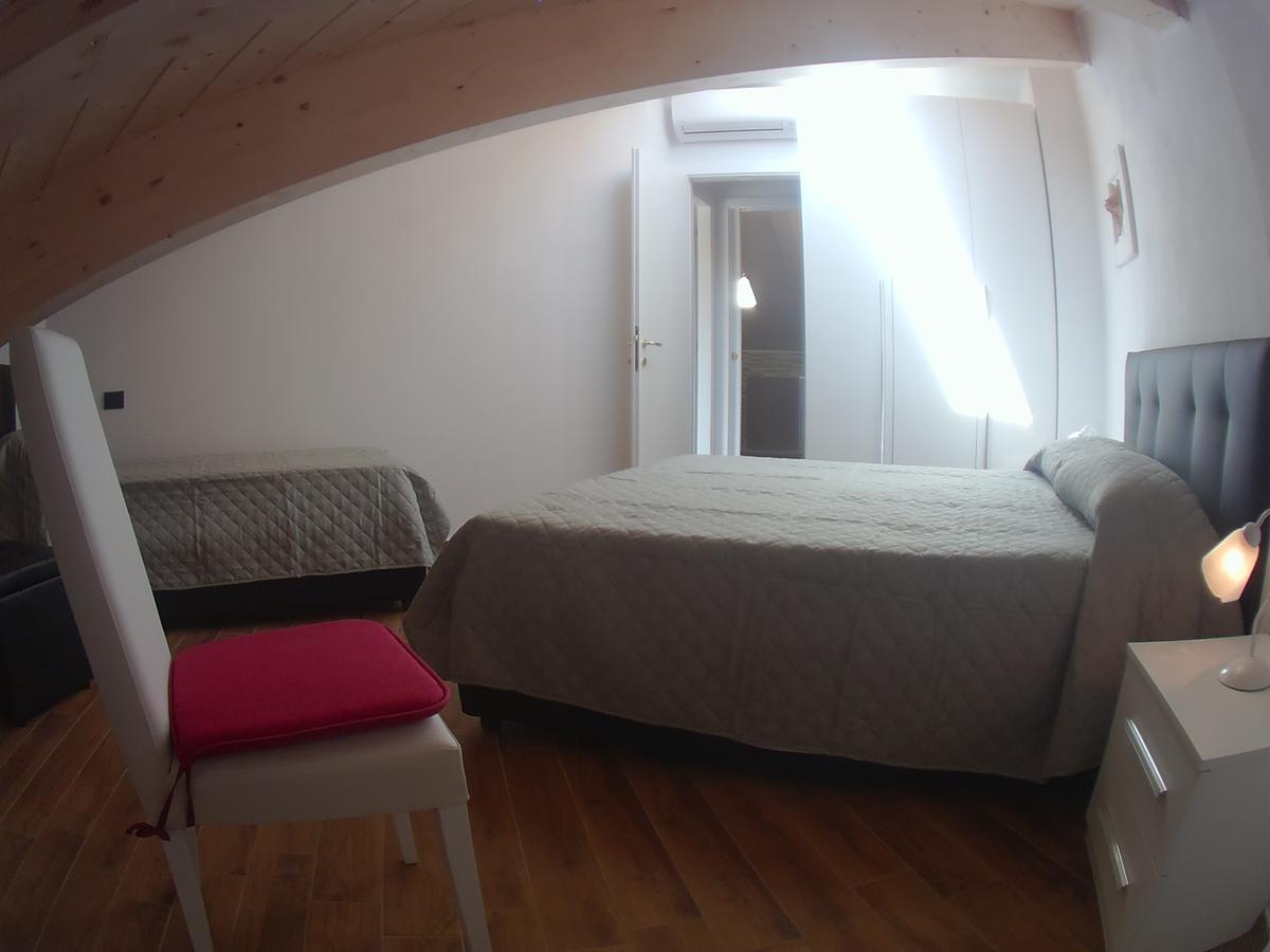 I Monili Apartment โมเนเลีย ภายนอก รูปภาพ