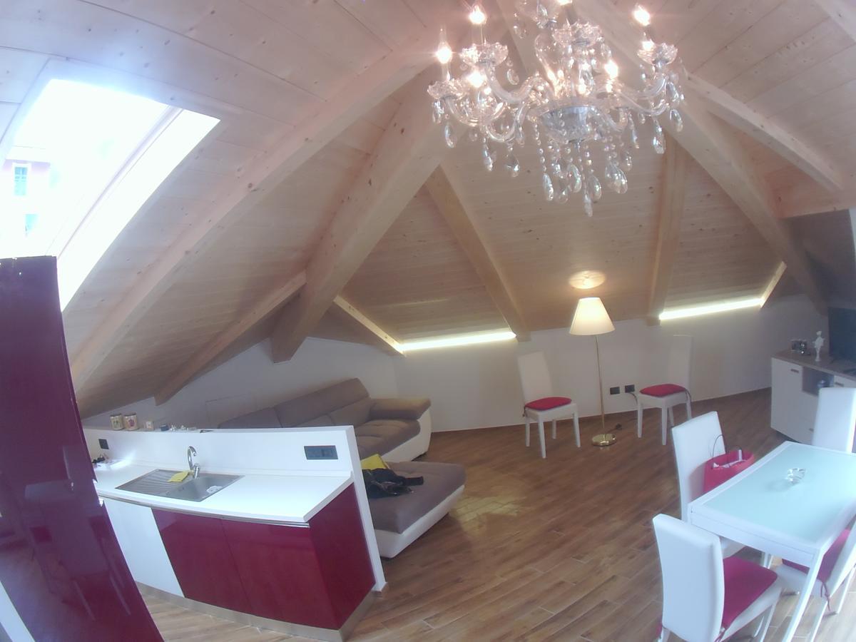 I Monili Apartment โมเนเลีย ภายนอก รูปภาพ