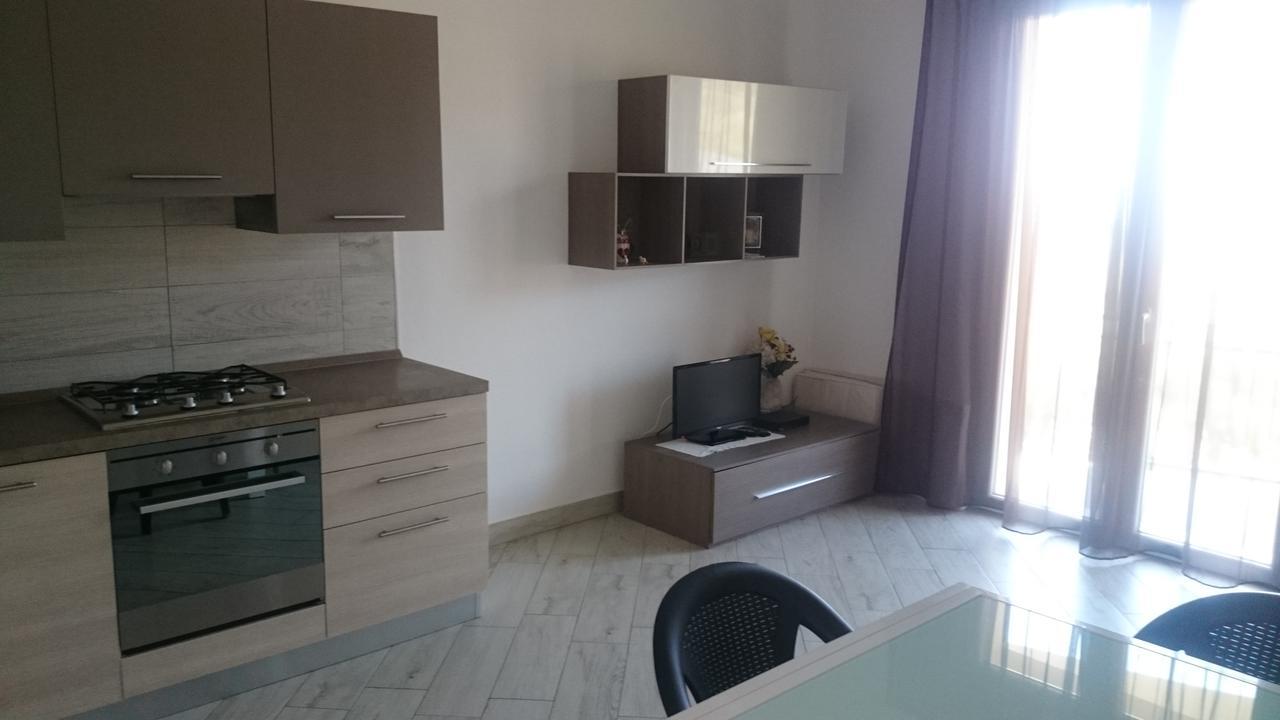 I Monili Apartment โมเนเลีย ภายนอก รูปภาพ